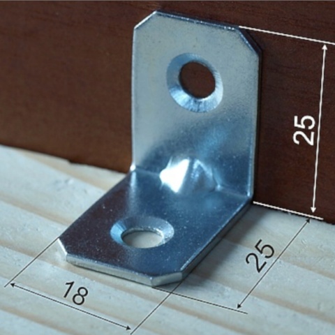 Kątowniki meblowe metalowe 25x25x18 1szt.